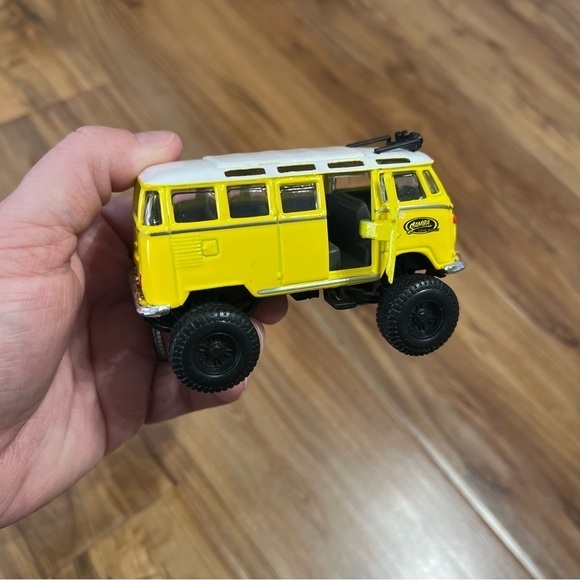 Volkswagen Van Samba Maisto 4x4 Rebels scale 1/40 Yellow VW Toy Car Lifted‎ - Picture 5 of 9